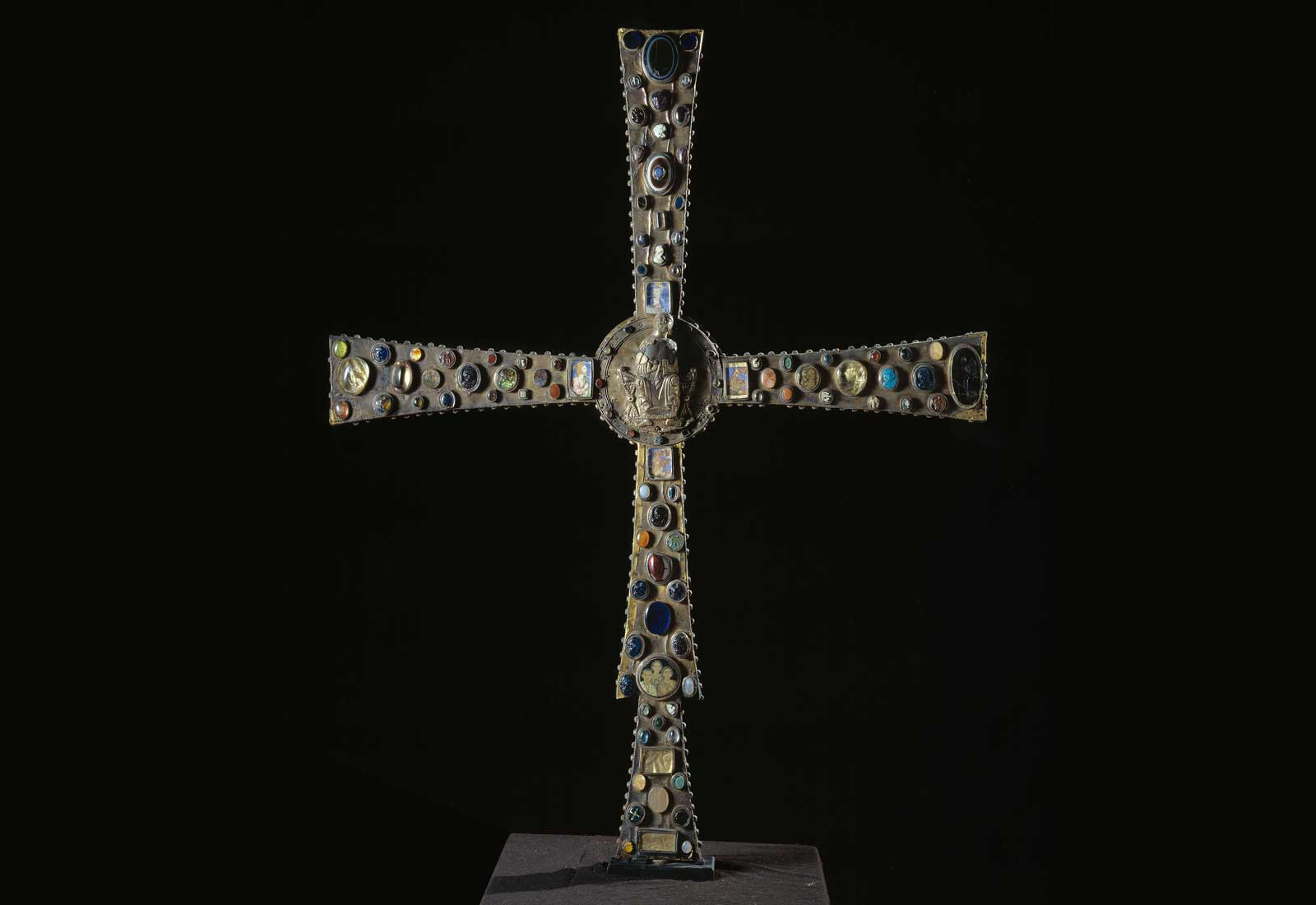 Croce di Desiderio, opera di oreficeria medievale