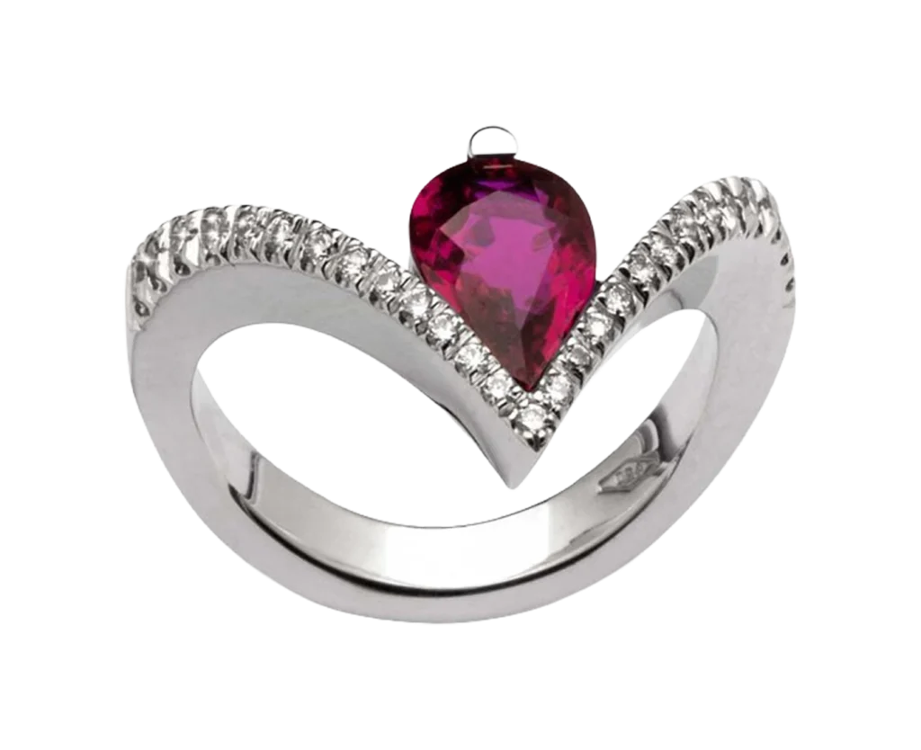 Anello artigianale in oro bianco con rubino rosso a cuore e diamanti realizzato su misura da Antonio Colonna