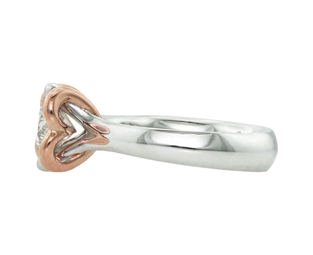 Side view of the Due Cuori white gold ring with a two-tone heart-shaped setting