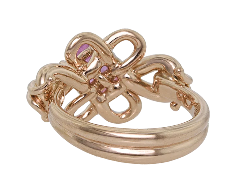 Anello in oro rosa con design a fiocco e zaffiri rosa, vista posteriore