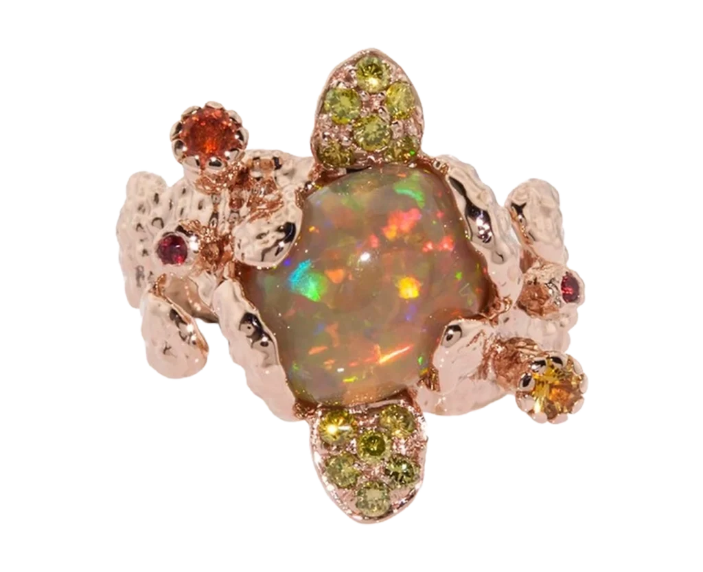 Anello in oro rosa con opale etiope Fico d’India visto frontalmente