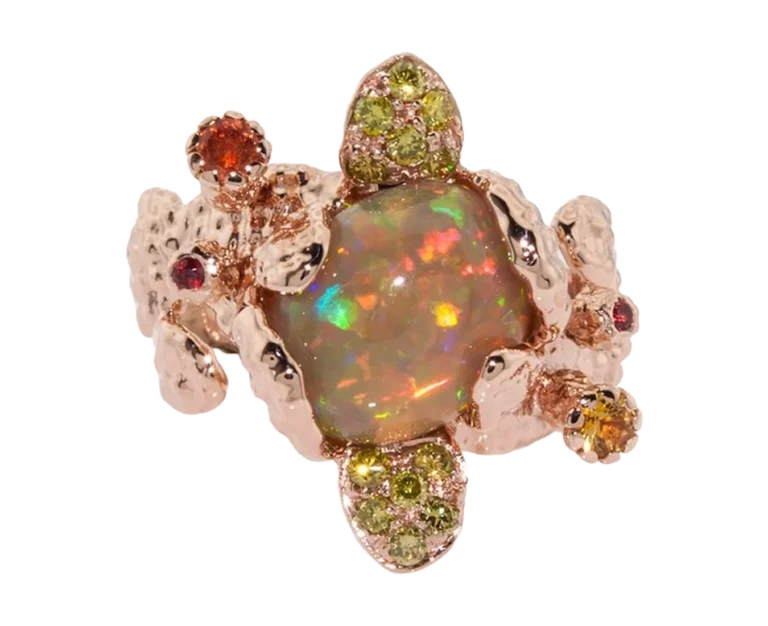 Anello in oro rosa con opale etiope Fico d’India visto frontalmente