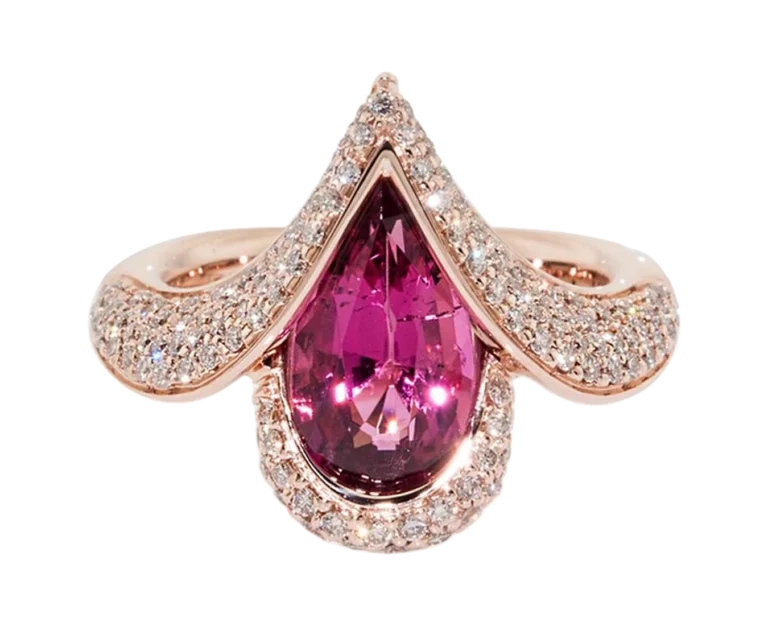 Anello in oro rosa con tormalina e diamanti visto frontalmente