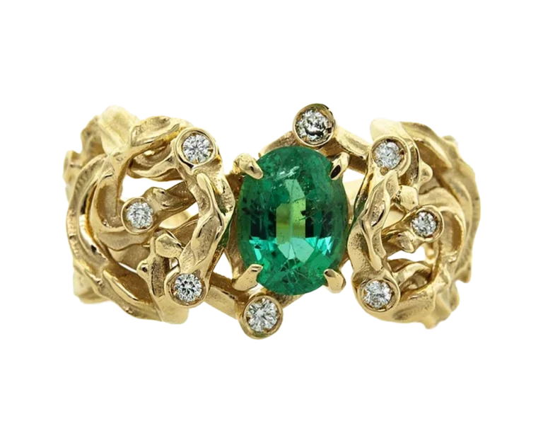 Yellow gold ring with a Roots emerald viewed from the front