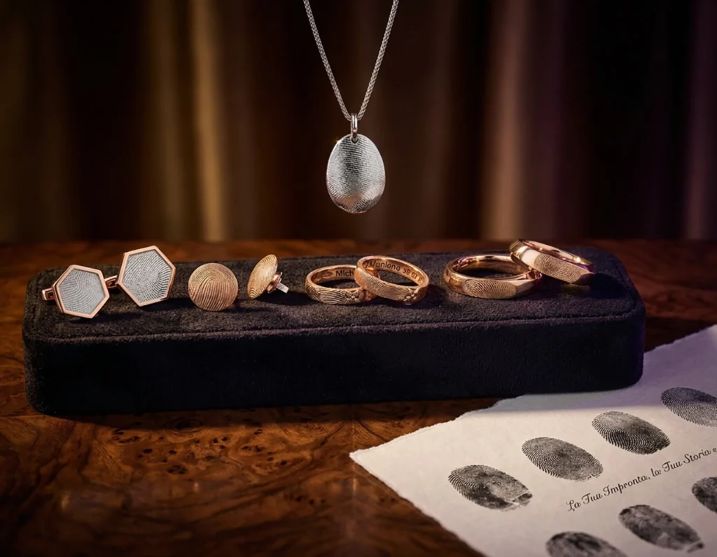 Collezione di gioielli personalizzati con impronte digitali composta da anelli, gemelli e pendenti artigianali realizzati da Antonio Colonna