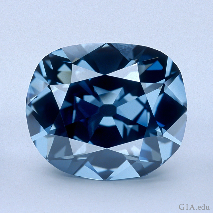 Diamante blu con taglio cuscino