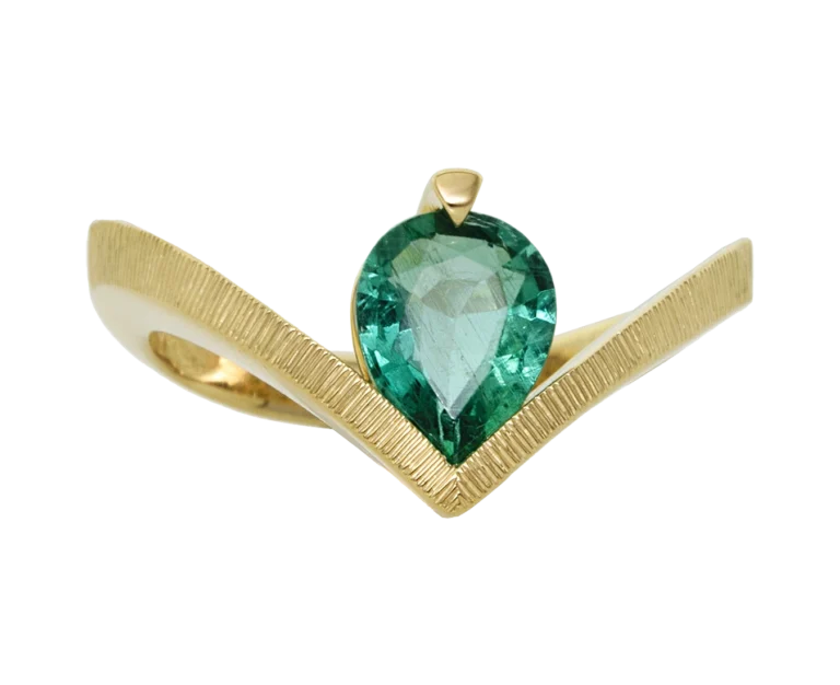 Yellow gold ring with Dragon's Tear emerald viewed from the front