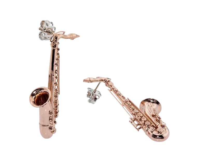 18-carat rose gold saxophone earrings, view of the pair on a neutral background