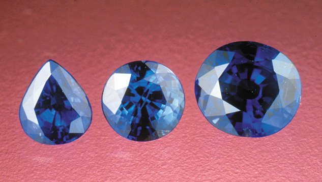 Zaffiro blu intenso del Madagascar