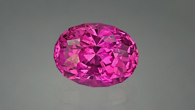 Zaffiro rosa saturo
