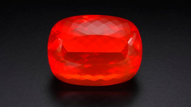 Opale di fuoco sfaccettato con colore arancione