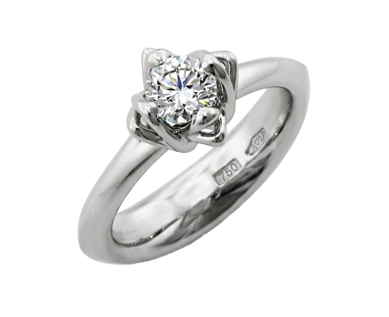 Three-quarter pavé white Bacio ring with diamond and openwork structure