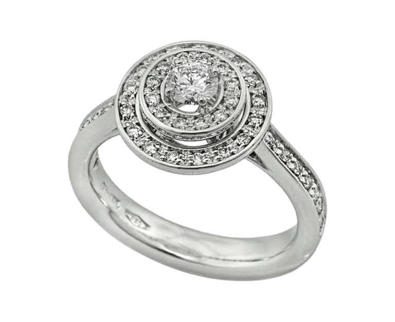 Three-quarter view of the Concentric ring with diamonds and circular structure