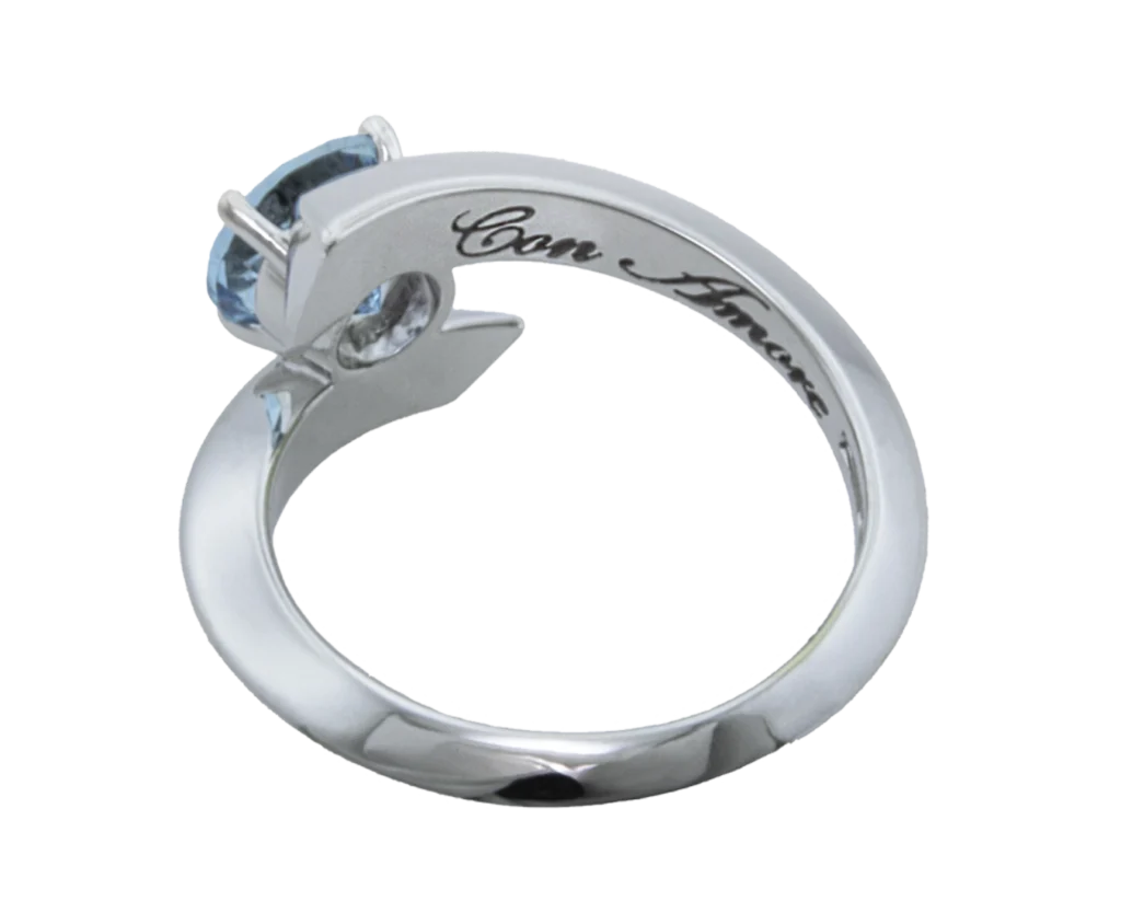 Side view of the Toi et Moi ring with natural aquamarine