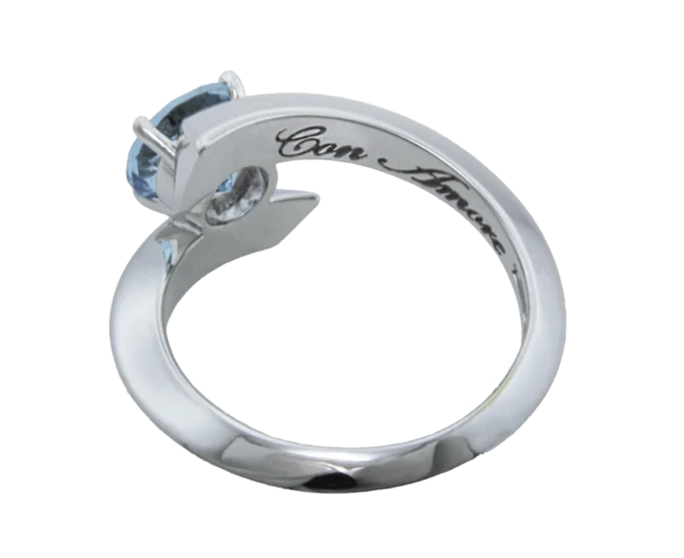 Side view of the Toi et Moi ring with natural aquamarine