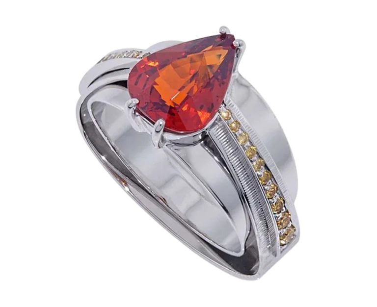 Side view of the Intersezioni ring with a central citrine