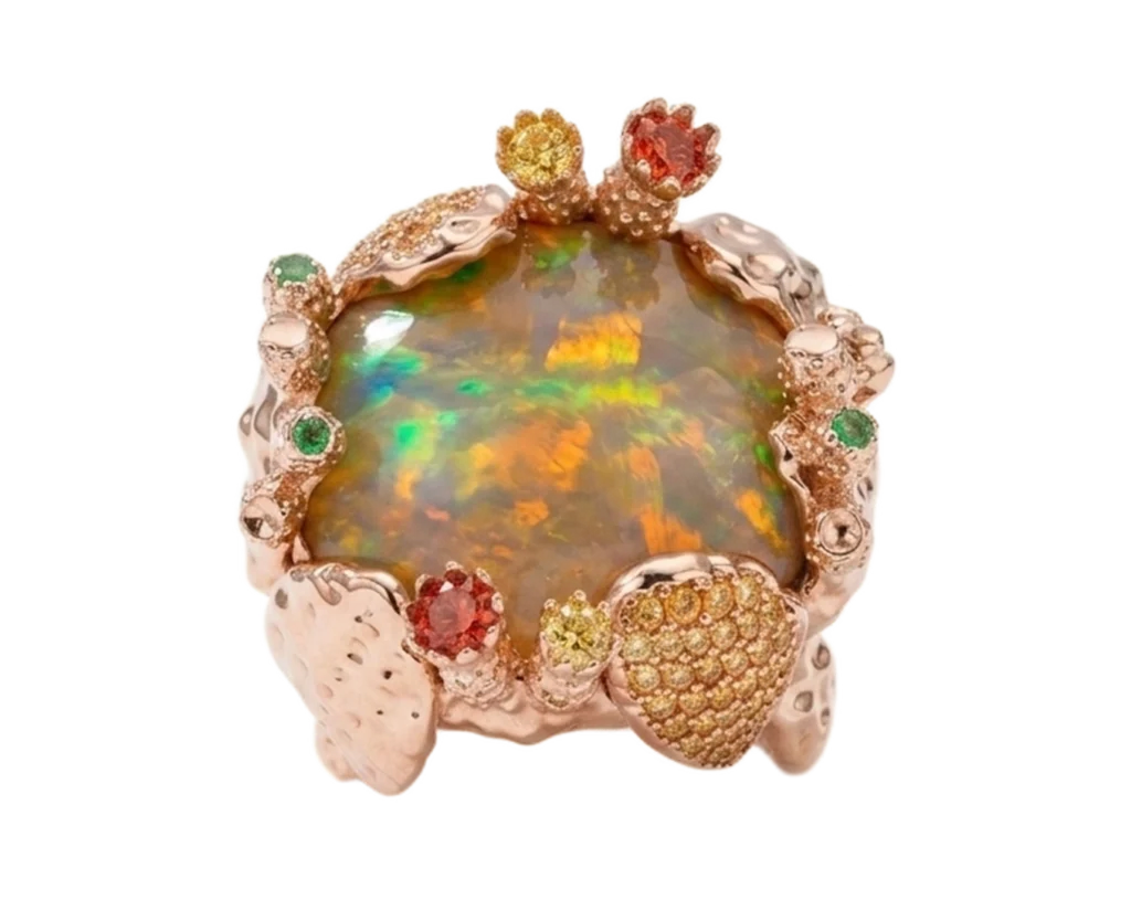 Anello narrativo Opal Nopal con opale etiope e fichi d’India visto frontalmente