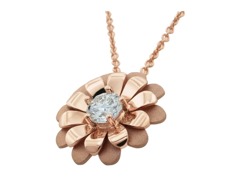 Vista prospettica del pendente Margherita in oro rosa con diamante naturale